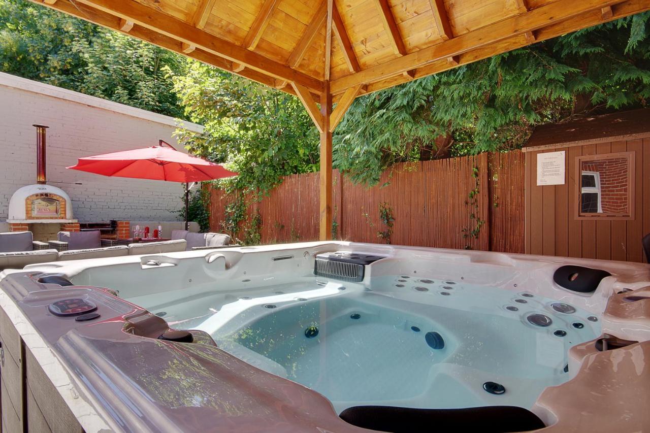 Cragside Villa With Hot Tub Борнмут Экстерьер фото